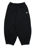 NIKE CLUB FT OVERSIZED PANT-BLACK/WHITE