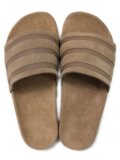 ADIDAS ADILETTE SUEDE SLIDES BROWN DESERT/GUM