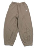 NIKE CLUB FT OVERSIZED PANT-KHAKI/KHAKI/WHITE