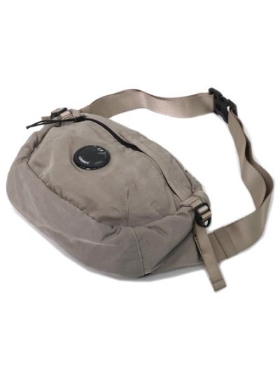 画像2: 【送料無料】C.P.COMPANY NYLON B CROSSBODY PACK VINTAGE KHAKI