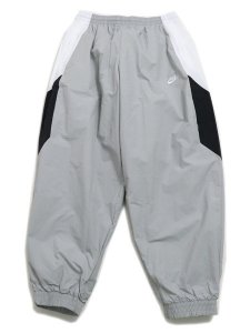 画像1: 【送料無料】NIKE OVERSIZED WOVEN TRACK PANT-LT SMOKE GY (1)